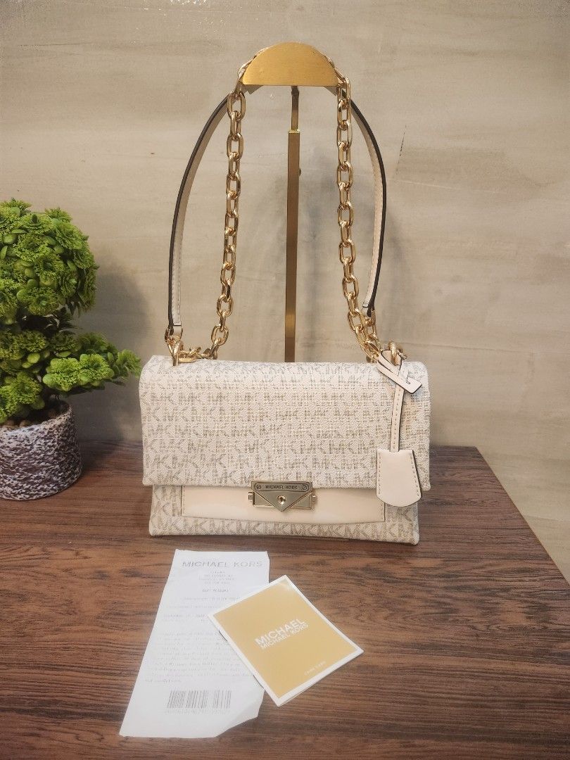 Brand New MK Cross Body (Category: Luxury Bags & Wallets) located in Quezon City. Submitted by luxurybybelle (Listing ID 1462641929, Image 2). Description: kindly take time to READ 💯% Authentic BN fresh from US money back if proven fake ( just show the proof ) MK Sling Bags Comes complete Kindly DM for the Price of each bags 🔖 Strictly NO meet up policy ! LEGIT seller here 👜.