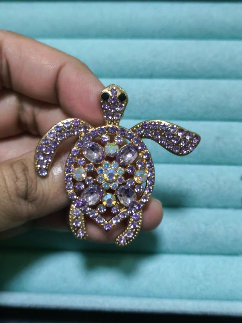 Brooch Pin Lavender Turtle (Category: Brooches) located in Taguig. Submitted by jeannescarlet (Listing ID 1462677296, Image 1). Description: 💎Brand New 💎Alloy Material.