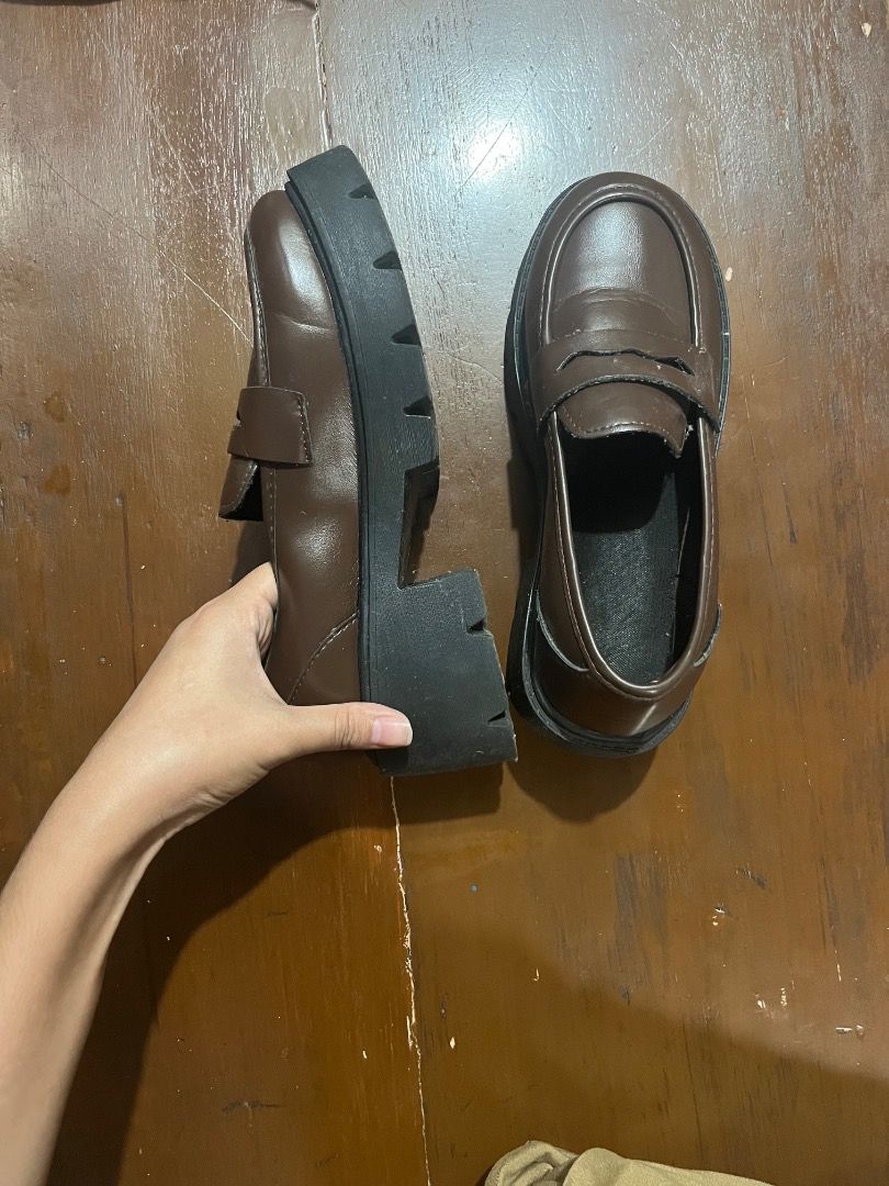Brown Chunky Loafers (Category: Loafers) located in Quezon City. Submitted by freepenguin.23e658 (Listing ID 1462617762, Image 2). Description: bought this for 500+. still in a very good condition as i was only able to wear it at home. (i realized its not really my style lol. what a waste pf money dumbass) size 40, my fatass feet hurts in this so i suggest you size down. ts is prolly for 38-39 - Classic brown penny loafers - Chunky sole for a mod