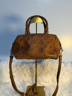 (Category: ) located in . Submitted by zahar_modern_thrift_bags001 (Listing ID 1462638420, Image 1). Description: .
