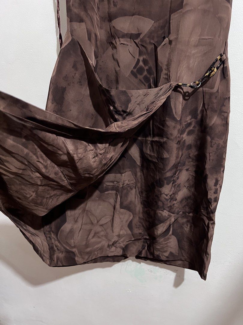 Brown dress (Category: Dresses) located in Pasig City. Submitted by ohehm_jee (Listing ID 1462487429, Image 3). Description: - Muted floral print brown dress - Draped front with decorative buckle - Back zipper closure - Size 4 Fits S to M PM for more photos and details .