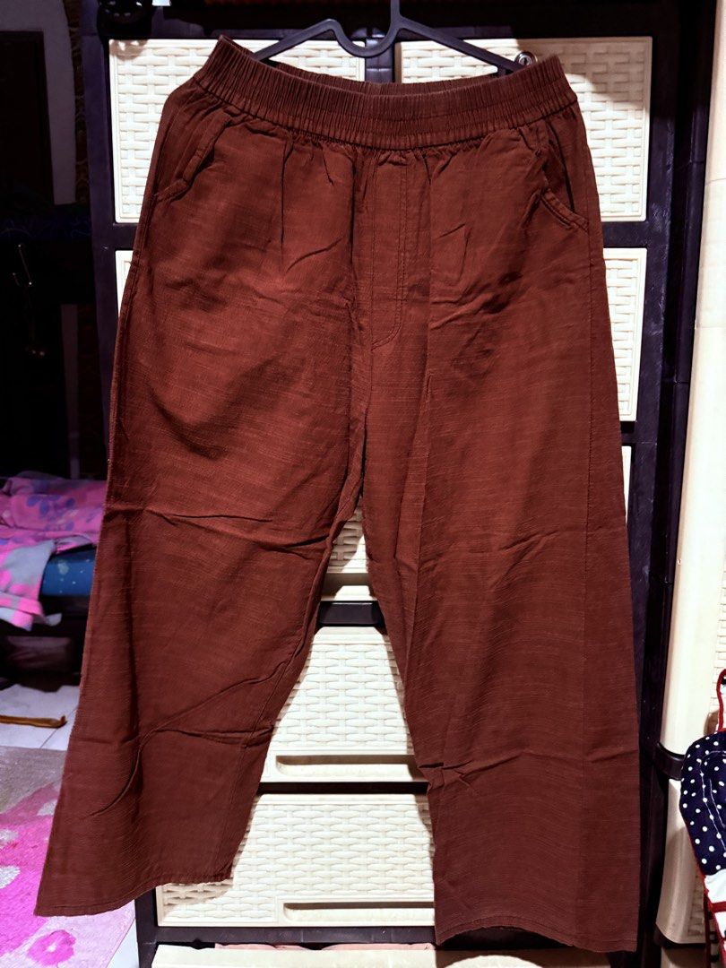 Brown Elastic Waist Pants (Category: Other Bottoms) located in Manila. Submitted by preownedbyyas (Listing ID 1462637427, Image 1). Description: - Comfy brown pants - Elastic waistband for easy wear - Side pockets - Subtle textured fabric - Ideal for casual outings.