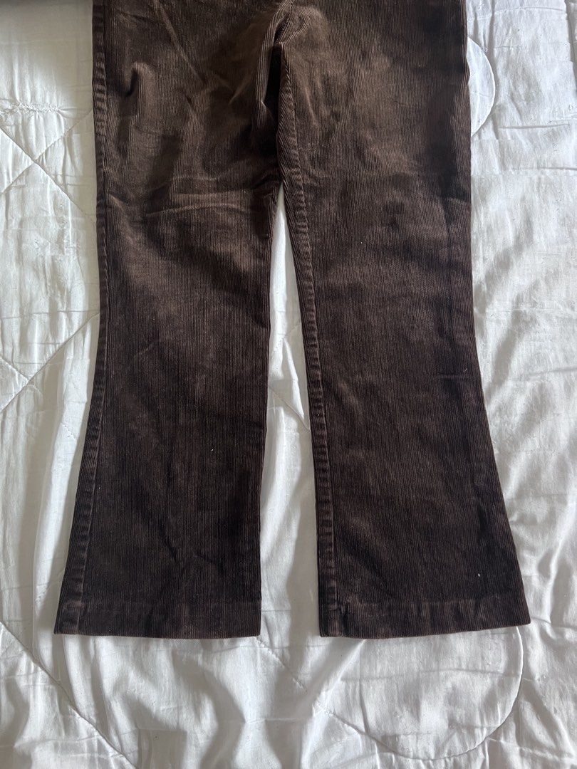 Brown Flared Corduroy Pants (Category: Other Bottoms) located in Taguig. Submitted by gingerderp (Listing ID 1462542994, Image 2). Description: Autumn core! Downtown girls get over here and get it now! 😎.
