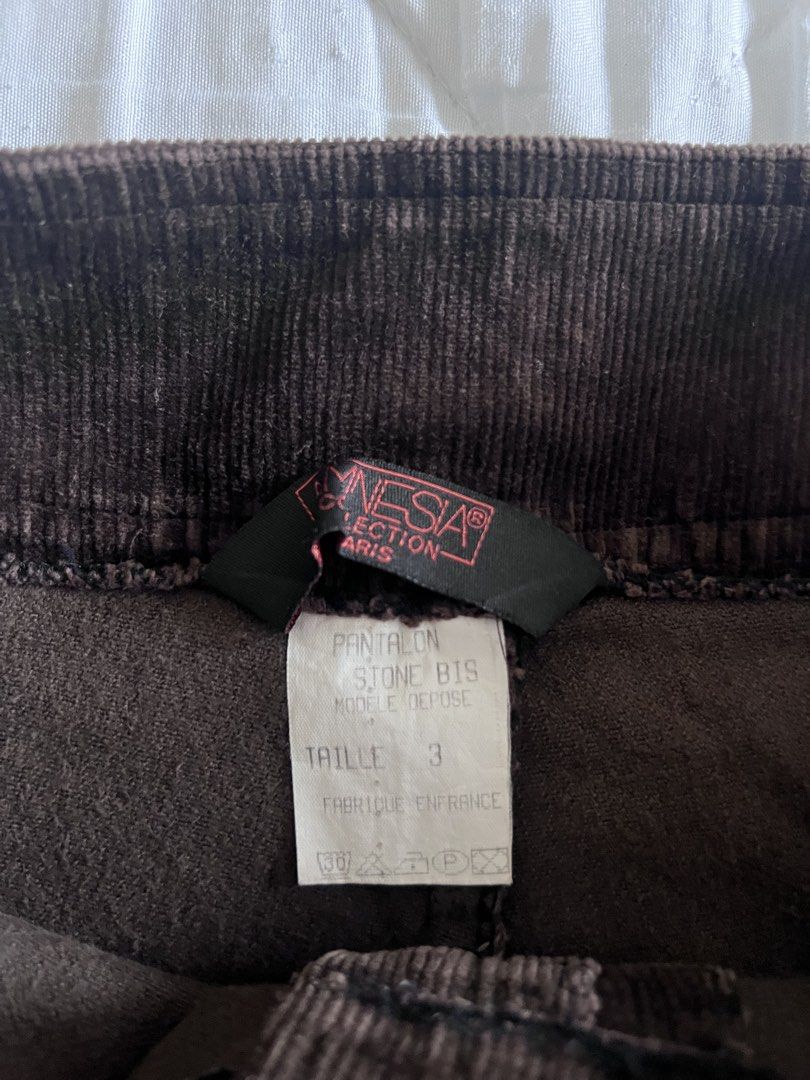 Brown Flared Corduroy Pants (Category: Other Bottoms) located in Taguig. Submitted by gingerderp (Listing ID 1462542994, Image 3). Description: Autumn core! Downtown girls get over here and get it now! 😎.