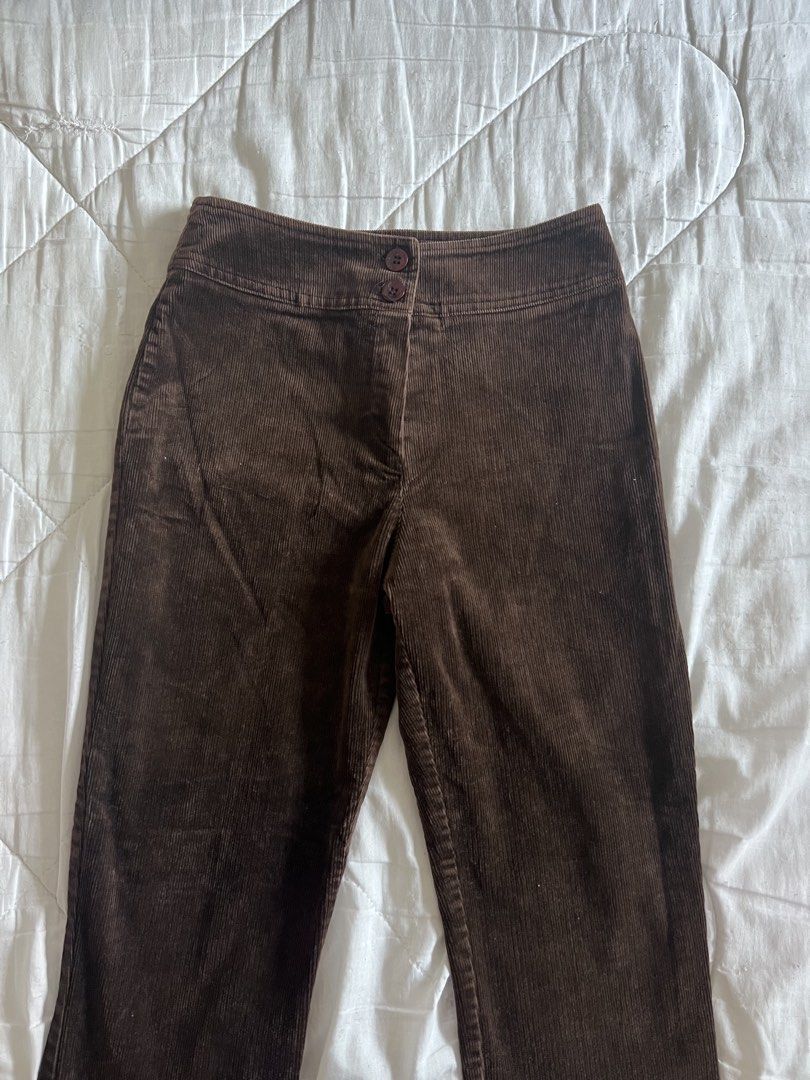Brown Flared Corduroy Pants (Category: Other Bottoms) located in Taguig. Submitted by gingerderp (Listing ID 1462542994, Image 1). Description: Autumn core! Downtown girls get over here and get it now! 😎.