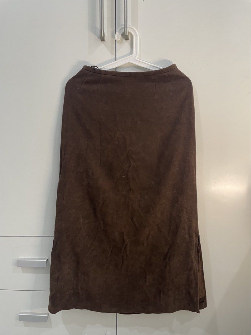 Brown Maxi Skirt (Category: Skirts) located in Manila. Submitted by raine.star (Listing ID 1462515475, Image 1). Description: Brown, long, skirt.