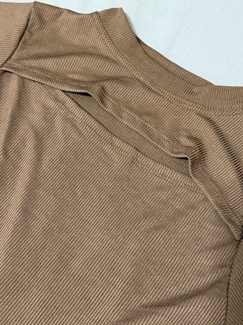 Brown Ribbed Mock Neck Cropped Top (Category: Sleeveless) located in Caloocan City. Submitted by chiblonded (Listing ID 1462547377, Image 2). Description: - Chic brown ribbed top - Flattering mock neck design - Comfortable short sleeves - Trendy cropped silhouette - Stylish shoulder cut-out detail - Stretchy fabric for a great fit - Pairs perfectly with high-waisted bottoms.