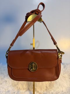 (Category: ) located in . Submitted by zahar_modern_thrift_bags001 (Listing ID 1462638624, Image 1). Description: .