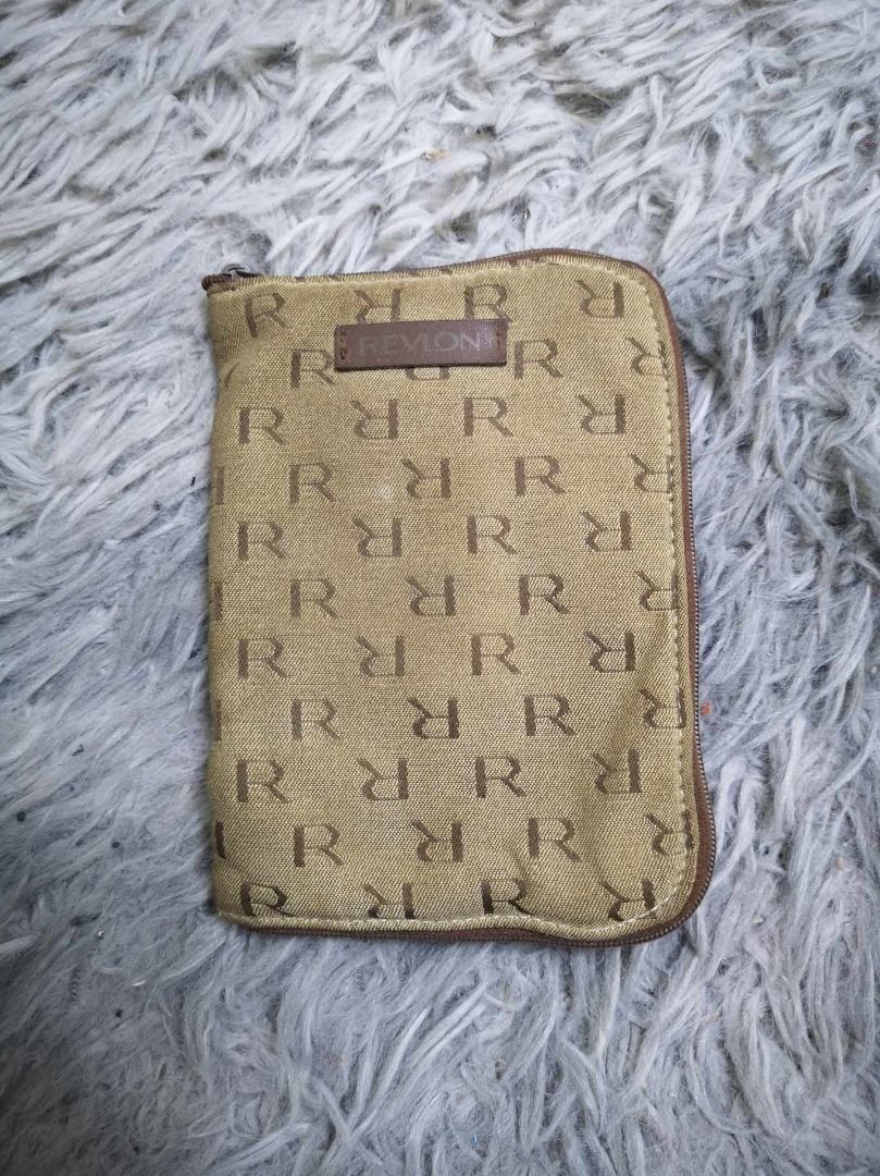 Brown Zipper Closure Monogram Pattern Wallet (Category: Wallets & Card holders) located in Santa Cruz. Submitted by jmy_surplus.2 (Listing ID 1462672055, Image 1). Description: Size ; L - 6.4 W - 4.6 Color ; Brown Type ; Wallet Brand ; No brand Material ; Nylon Style ; Brown Printed Design Wallet LR 129 JMY 1 Batch #221.