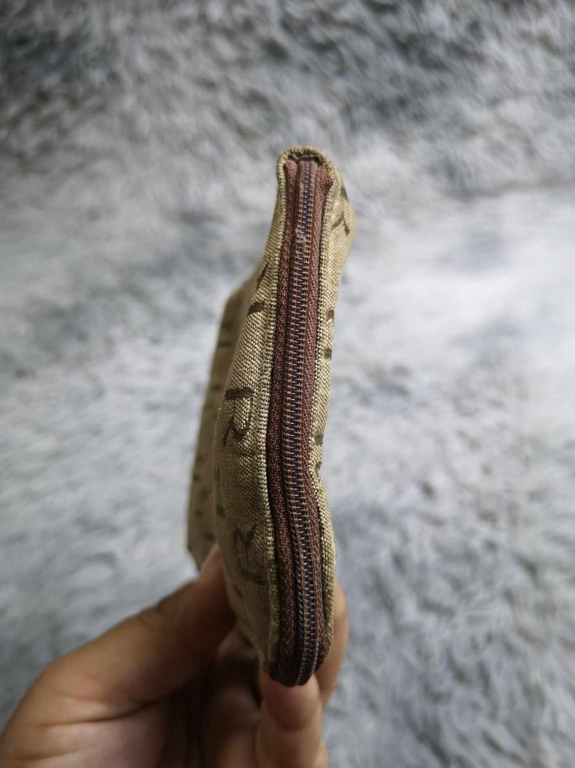 Brown Zipper Closure Monogram Pattern Wallet (Category: Wallets & Card holders) located in Santa Cruz. Submitted by jmy_surplus.2 (Listing ID 1462672055, Image 3). Description: Size ; L - 6.4 W - 4.6 Color ; Brown Type ; Wallet Brand ; No brand Material ; Nylon Style ; Brown Printed Design Wallet LR 129 JMY 1 Batch #221.