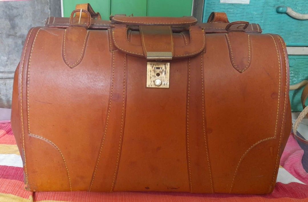 Bruno Conti leather bag (Category: Briefcases) located in Quezon City. Submitted by verybountiful (Listing ID 1462479405, Image 3). Description: Used once and stored. Inside needs cleaning. bought for USD135. MOP RCBC, Landbank or gcash. Location: Malate, Manila. RFS: decluttering..