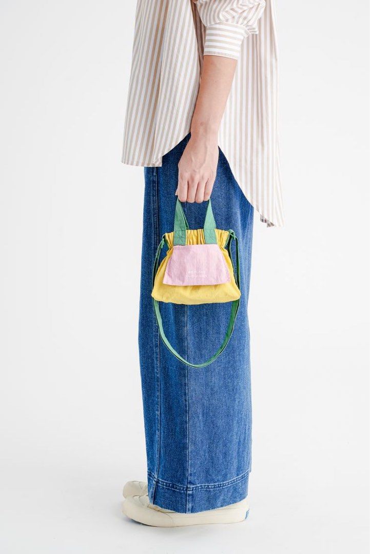 BTV MICRO DUMPLING BAG (Category: Cross-body Bags) located in Rizal. Submitted by maeminishop (Listing ID 1462443831, Image 2). Description: 📣 𝘽𝙀𝙔𝙊𝙉𝘿 𝙏𝙃𝙀 𝙑𝙄𝙉𝙀𝙎 𝘽𝘼𝙂𝙎 𝙁𝙊𝙍 𝙎𝘼𝙇𝙀 📣 Rfs: Decluttering 💕 All are original store and website bought for personal use. Letting go of some items which are lightly used to unused. Most are only used once 🤧 some have tags pa. Some have small scratch on metal wear most have no flaws. 🙅�
