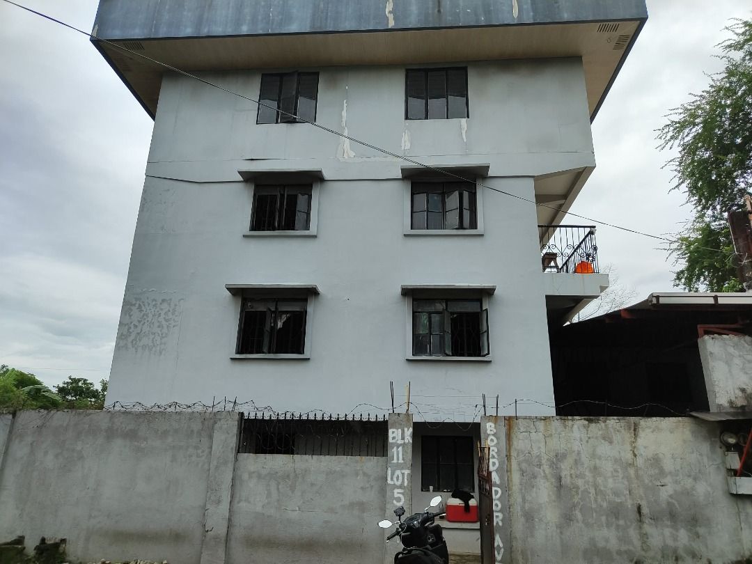 Building For Sale (Category: House & Lot) located in Caloocan City. Submitted by edenmodulu62410 (Listing ID 1462483972, Image 2). Description: Description ‼️ FOR SALE/LEASE ‼️ 🏠Building - 3-Storey Building - 12 Individual Units - Each unit is around 40sqm. ✅Kitchen ✅Comfort room ✅Separate Electric & Water Meters ✅Huge Parking Area ✅No Flooding ✅Great Income Potential Location: Blk. 11 Lot 5 Bordador Ave. Del Mundo Village Llano, Caloocan City F