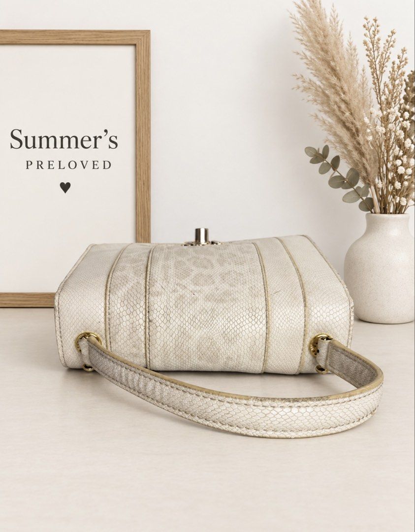Bulagari Serpenti handle bag (Category: Tote Bags) located in Taguig. Submitted by summers.preloved (Listing ID 1462607170, Image 3). Description: 👜 Bag Details 🤍 Ivory snakeskin-effect textured exterior 🐍 Iconic enamel Serpenti head closure with green eye details 💜 Gold-tone hardware 👜 Structured single top handle 🔒 Secure push-lock flap closure 📂 Expandable accordion-style construction 🖤 Three spacious black-lined compartments 🏷️ Inter