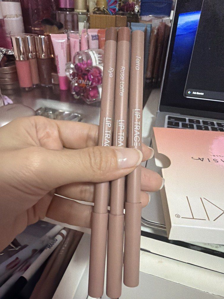 BUNDLE Detail Lip Trace (Category: Makeup) located in Paranaque City. Submitted by wakeupnmakeup.ph (Listing ID 1462664869, Image 1). Description: Take all.