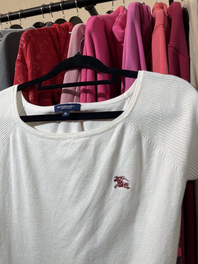 Burberry (Category: Others Tops) located in Lucban. Submitted by rep.rznt (Listing ID 1462674991, Image 3). Description: Dimes: 15.5 x 21.