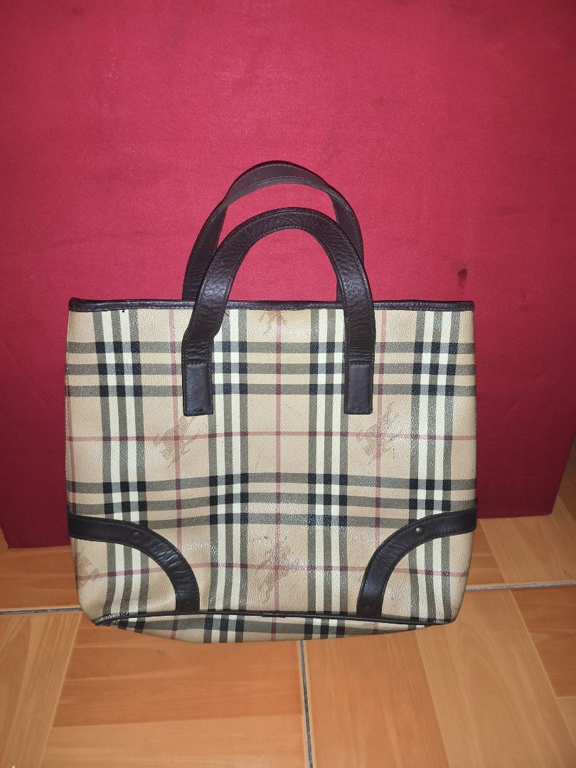 Burberry tote (Category: Luxury Bags & Wallets) located in Agdangan. Submitted by den_sells (Listing ID 1462654868, Image 1). Description: - Burberry Haymarket Check Tote Bag - open for price negotiations RULES: ❌ COD ✅ FIRST PAY BASIS ✅ MINE NOW = PAY NOW ✅ 2 DAY RESERVATION, IF UNPAID = RESERVATION IS VOID LOCATION: Laguna SHIPPING: J&T Express Philippines.