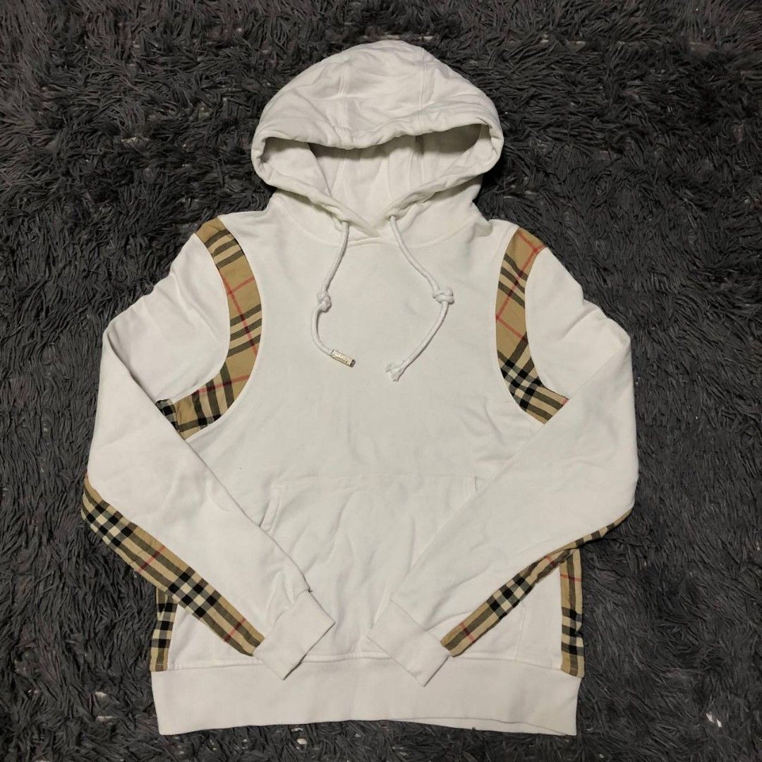Burberry Hoodie (Category: Activewear) located in Camiling. Submitted by thriftscape2024 (Listing ID 1462585751, Image 1). Description: Excellent Condition Color rate: 9/10 Issue: ❌❌❌ Dimes: W20xL23.
