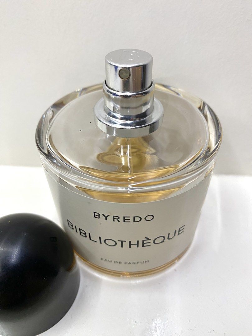 Byredo Bibliotheque edp Partial (Category: Fragrance & Deodorants) located in Mexico. Submitted by happymoby (Listing ID 1462635726, Image 3). Description: bottle size 100ml juice level 30ml Bibliothèque by Byredo is a Floral Woody Musk fragrance for women and men. Bibliothèque was launched in 2017. Top notes are Plum and Peach; middle notes are Violet and Peony; base notes are Leather, Patchouli, Vanilla and Musk..