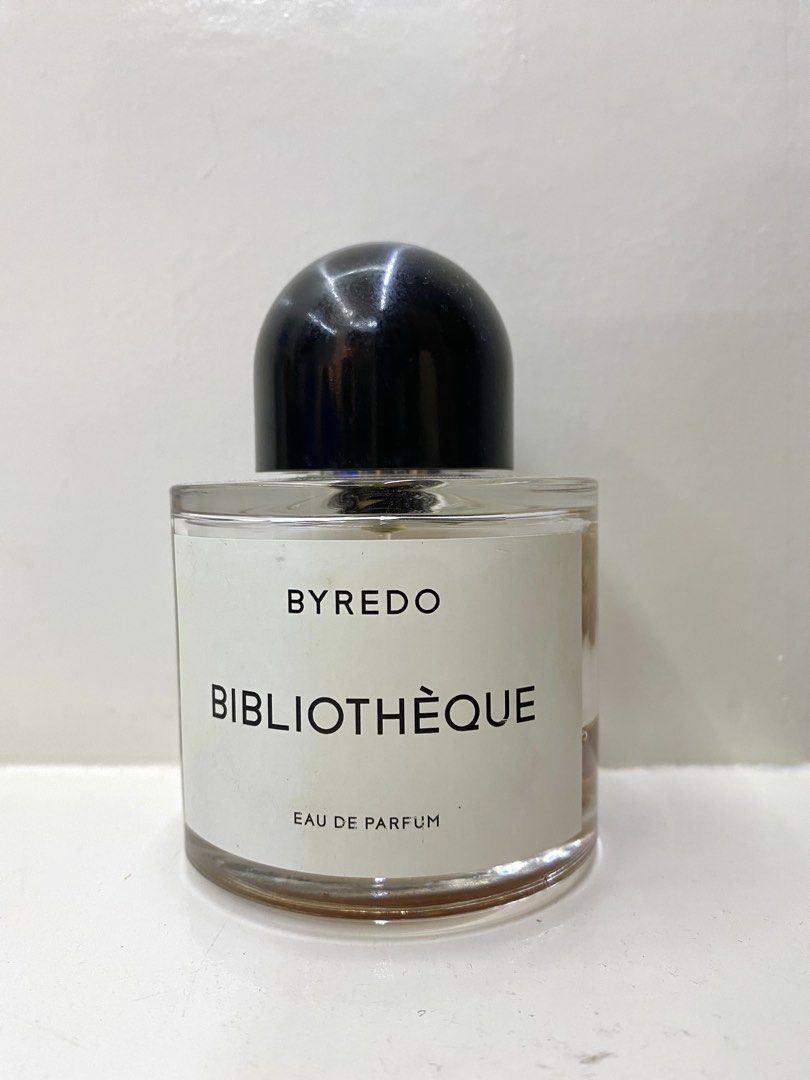 Byredo Bibliotheque edp Partial (Category: Fragrance & Deodorants) located in Mexico. Submitted by happymoby (Listing ID 1462635726, Image 1). Description: bottle size 100ml juice level 30ml Bibliothèque by Byredo is a Floral Woody Musk fragrance for women and men. Bibliothèque was launched in 2017. Top notes are Plum and Peach; middle notes are Violet and Peony; base notes are Leather, Patchouli, Vanilla and Musk..