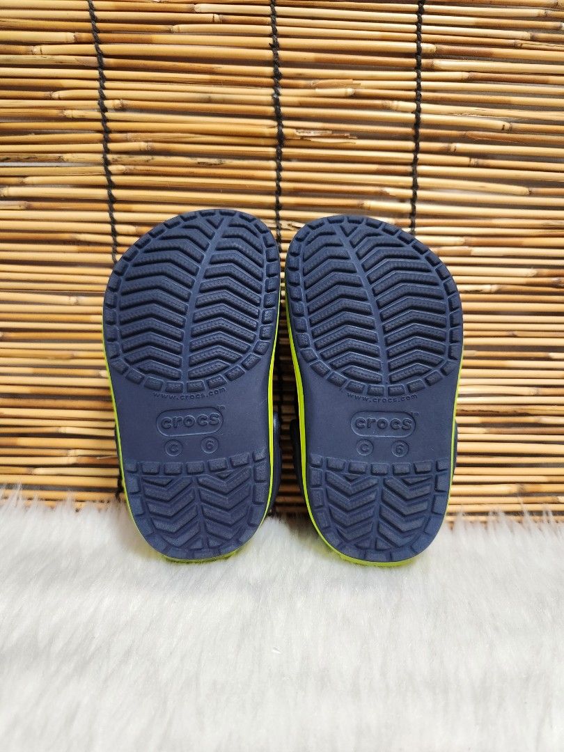 C6- Preloved Original Crocs for kids (Category: Babies & Kids Fashion) located in Navotas City. Submitted by FluffyFeet (Listing ID 1462645050, Image 3). Description: NEW ARRIVAL❗️ This is a PRELOVED ORIGINAL CROCS FOR KIDS❗️ Please manage your expectations ❤️ 📌Strictly MINE NOW, PAY NOW ONLY❗️ (Unless suki na po na maayos kausap at iwas cancellation) 📌You may ask for other photos before placing an order/s STRICTLY NO RETURN, NO EXCHANGE UNLESS