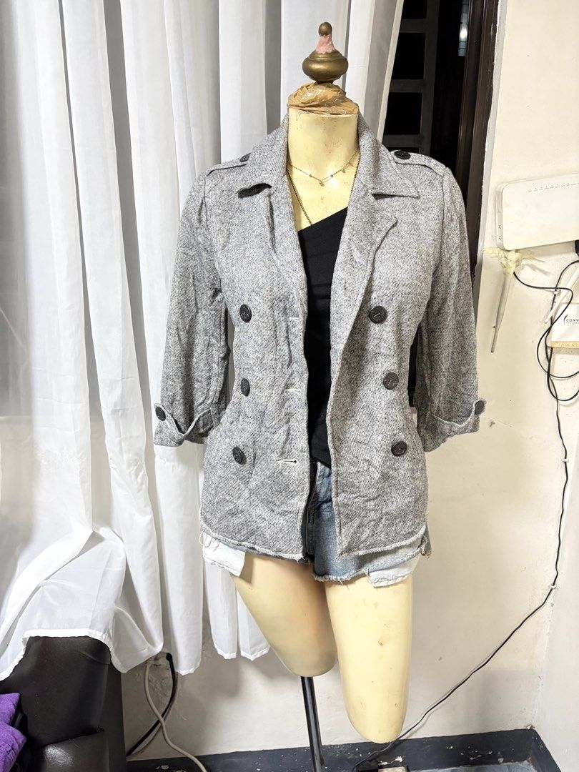 Cabi Grey Tweed Double-Breasted Blazer Size M (Category: Coats, Jackets and Outerwear) located in General Trias. Submitted by crissy9053136 (Listing ID 1462612581, Image 1). Description: - Grey tweed blazer from Cabi - Double-breasted style with button closure - Three-quarter sleeves with cuff detail - Front pockets - Versatile layering piece.