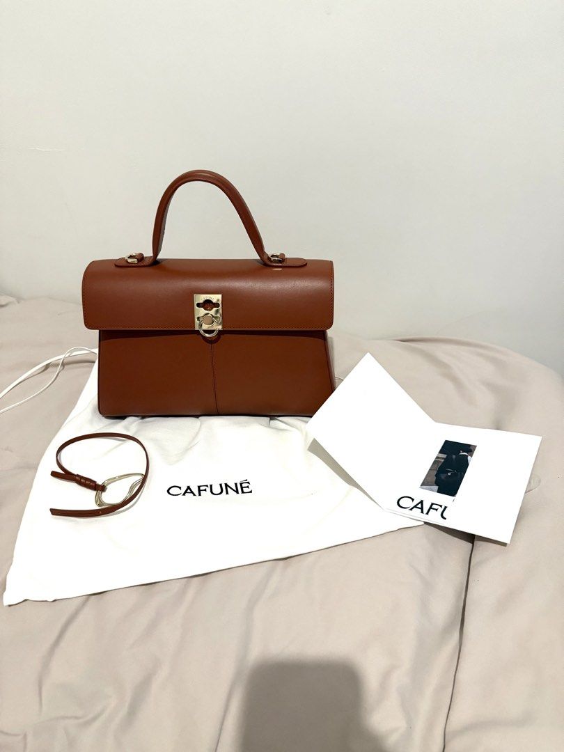 Cafune Stance Bag in Terracotta (Category: Luxury Bags & Wallets) located in Taguig. Submitted by kirei.retro (Listing ID 1462595445, Image 1). Description: 𝐂𝐚𝐟𝐮𝐧𝐞 𝐒𝐭𝐚𝐧𝐜𝐞 𝐁𝐚𝐠 𝐢𝐧 𝐓𝐞𝐫𝐫𝐚𝐜𝐨𝐭𝐭𝐚 🏷️₱𝟓𝟐,𝟎𝟎𝟎 - comes complete with dust bag, strap, bag charm, and authenticity certificate - never used, just kept in storage - currently retail price is ₱56,900.