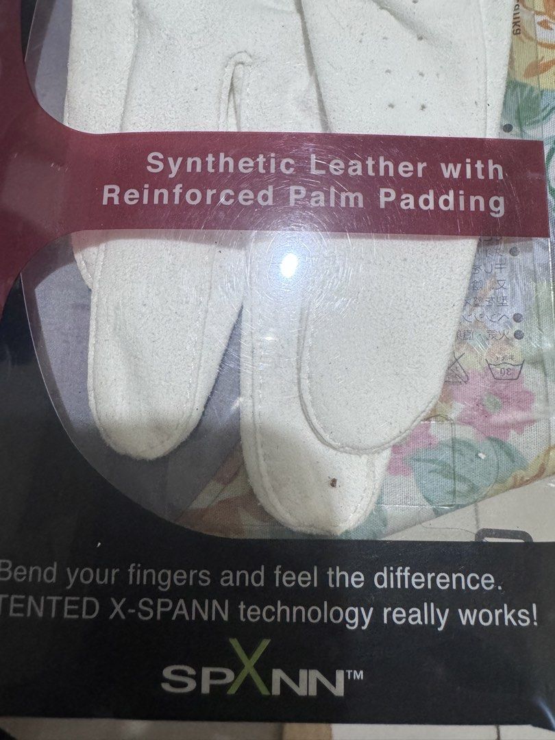 CALLAWAY Golf gloves (Category: Luxury Accessories) located in Marikina City. Submitted by luvbags40524 (Listing ID 1462592597, Image 2). Description: Good condition Somebpart Slight yellowish due to old stock Size:21CM Left Dm for interested .