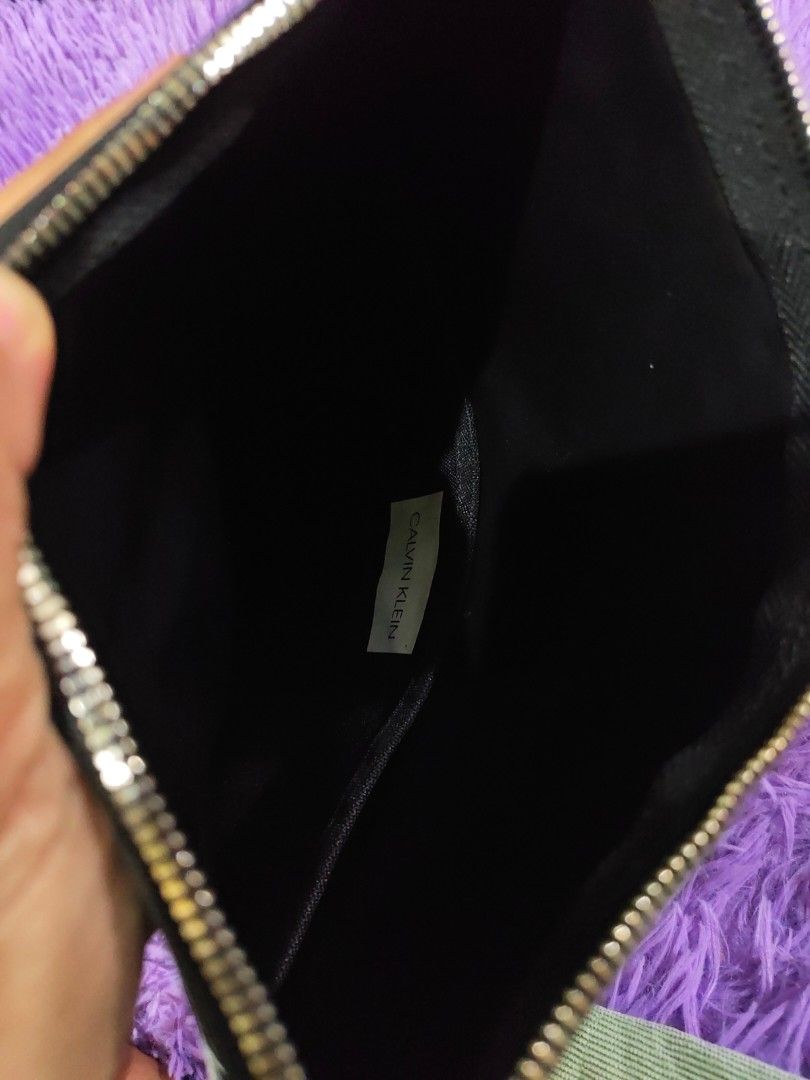 Calvin Klein (Category: Purses & Pouches) located in Batangas. Submitted by chrisma444 (Listing ID 1462645707, Image 2). Description: authentic ck.
