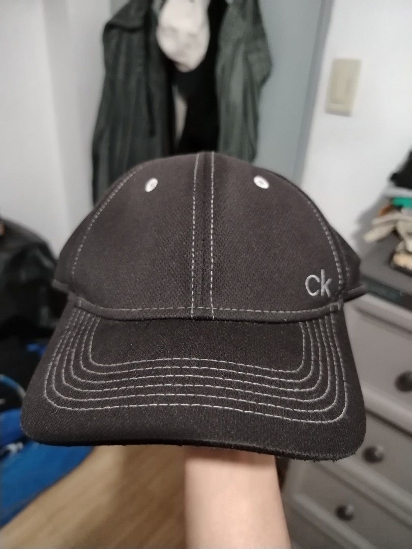 Calvin Klein Golf tech Cap (Category: Caps & Hats) located in Bacoor. Submitted by joshuaie (Listing ID 1462645783, Image 2). Description: ➡️ Issue: has rust on metal parts ➡️ needs structure and cleaning ➡️ Still in good condition .