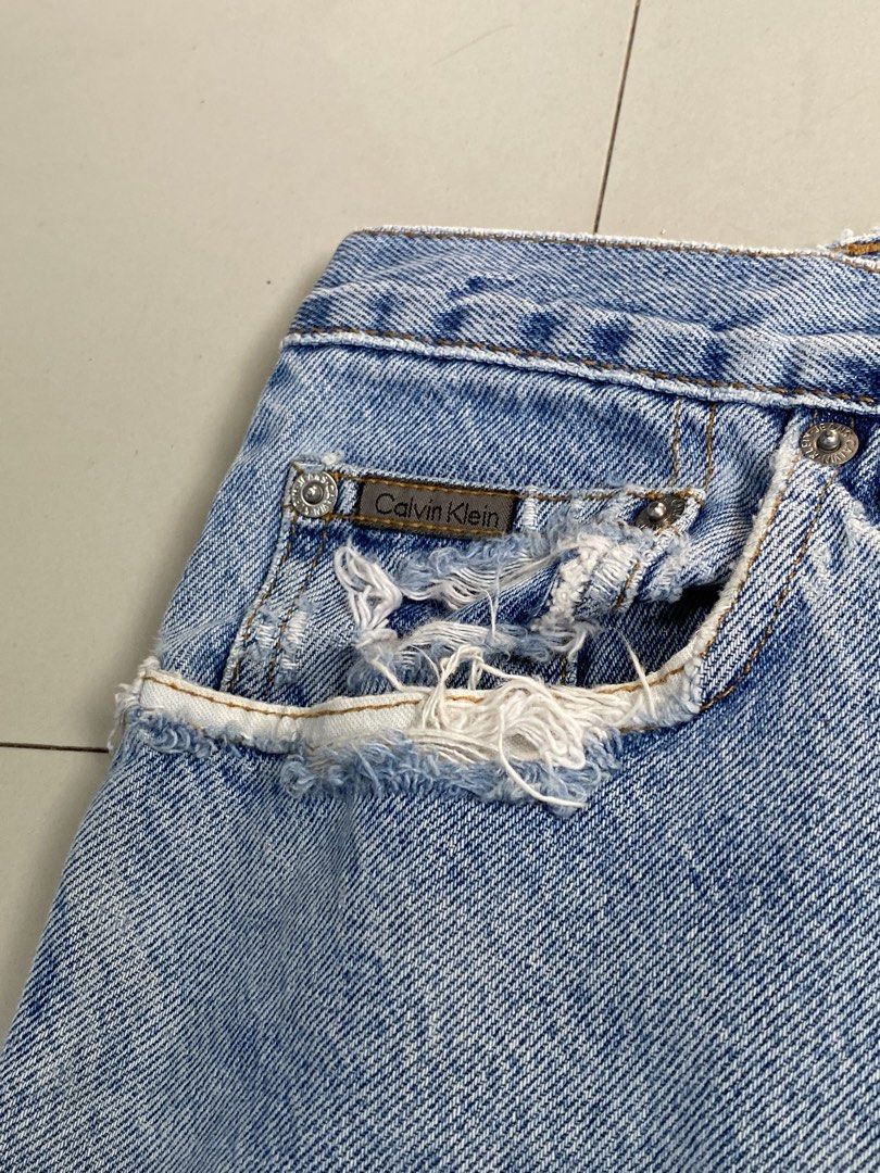 Calvin Klein Jeans Light Wash Distressed Denim (Category: Jeans) located in Baguio. Submitted by yunothewizardking (Listing ID 1462461477, Image 2). Description: - Light wash Calvin Klein jeans - Size 40 - Distressed details on front pockets and knee - Straight leg fit - Frayed hem - 100% Cotton - Made in Mexico.