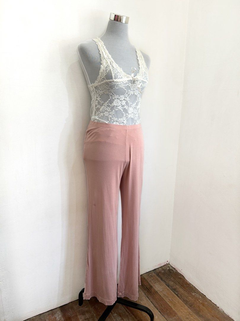 Calvin Klein Muted Peach Pajama Pants (Category: Undergarments & Loungewear) located in Quezon City. Submitted by cooroe.mnl (Listing ID 1462543003, Image 2). Description: S-L (stretchy fabric) Waist 28-34, length 38 9.9/10 (has stain).