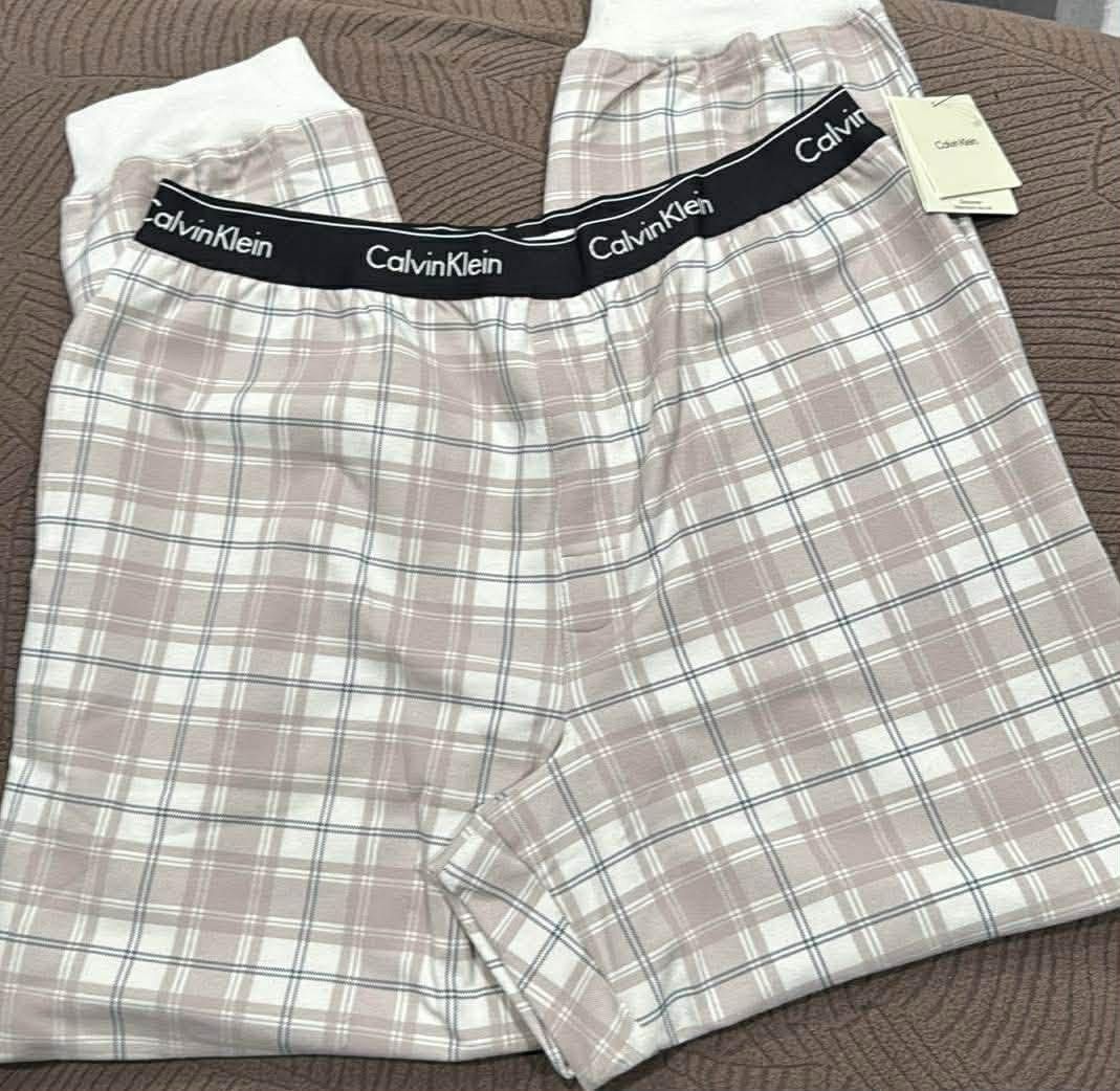 Calvin Klein PJ’s (Unisex) (Category: Other Bottoms) located in Cavite. Submitted by xoxomhai (Listing ID 1462454334, Image 3). Description: Calvin Klein PJ’s (Unisex) – ₱2,100 📦 Specs / Availability: • Unisex pajama • Soft, comfortable fabric for sleep and lounging • Relaxed fit for all-day comfort • Classic Calvin Klein style • Original / authentic item • On hand (OH) DM for Available sizes 🙂.