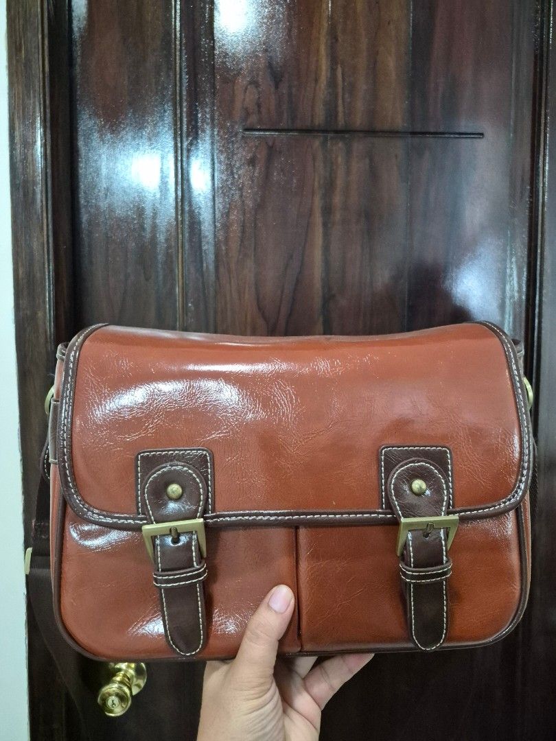 Camera Bag (Category: Camera Bags & Carriers) located in Pilar. Submitted by robaticzx (Listing ID 1462567481, Image 2). Description: removal inside organizer.