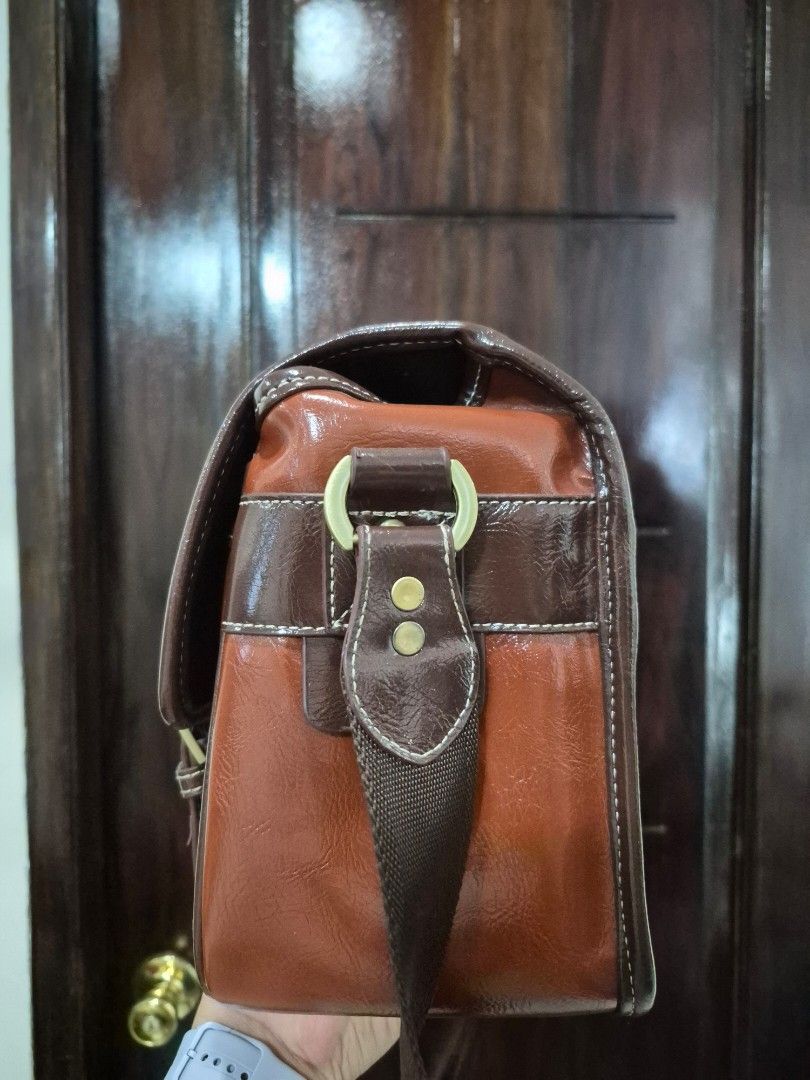 Camera Bag (Category: Camera Bags & Carriers) located in Pilar. Submitted by robaticzx (Listing ID 1462567481, Image 3). Description: removal inside organizer.