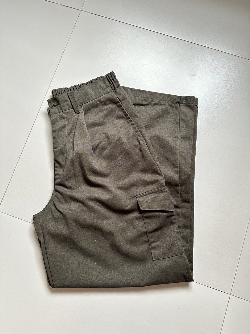 Cargo Pants (Category: Jeans) located in Minalin. Submitted by yzbrn (Listing ID 1462534961, Image 2). Description: Waist: 28-30.