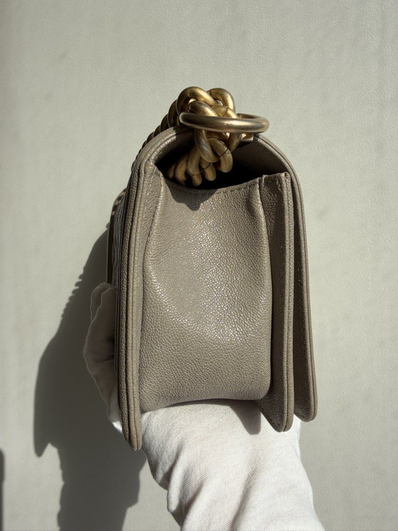 CC LEBOY SMALL CAVIAR GHW (Category: Luxury Bags & Wallets) located in Makati City. Submitted by theladyluxxe (Listing ID 1462473283, Image 3). Description: 𝐎𝐍 𝐇𝐀𝐍𝐃 ✨ CHANEL LE BOY GRAY SMALL CAVIAR GHW ✨ Greige color Very good condition Series 27 RANK A Comes with hologram, dust bag, authenticity card & legit grails certificate 🏷️ 180k only! slightly nego 💳 MOP: BPI/Bank Transfer/Gcash/Maya/Paypal DISCLAIMER: theladyluxxe is NOT AFFILIAT