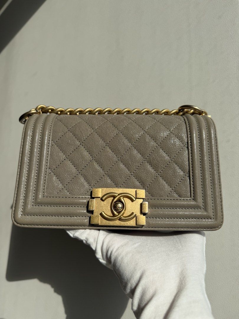 CC LEBOY SMALL CAVIAR GHW (Category: Luxury Bags & Wallets) located in Makati City. Submitted by theladyluxxe (Listing ID 1462473283, Image 1). Description: 𝐎𝐍 𝐇𝐀𝐍𝐃 ✨ CHANEL LE BOY GRAY SMALL CAVIAR GHW ✨ Greige color Very good condition Series 27 RANK A Comes with hologram, dust bag, authenticity card & legit grails certificate 🏷️ 180k only! slightly nego 💳 MOP: BPI/Bank Transfer/Gcash/Maya/Paypal DISCLAIMER: theladyluxxe is NOT AFFILIAT