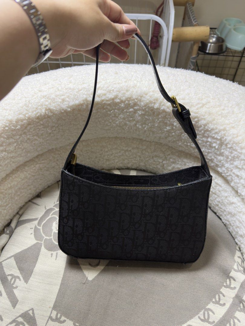 CD Kili/ Shoulder Bag (Category: Shoulder Bags) located in Binmaley. Submitted by amayscollections (Listing ID 1462481134, Image 3). Description: N€w Arr!val $ale @üthent!c qual. Coded D!0r Kili/Shoulder Bag✨ Instock/Onhand✅ ₱6** nalang pay 1st add 70 C0D ✅💸 with box & dustbag prettiest & cutest in person ses no joke❣️ Pm 📩 Disclaimer: ‼️ This Page is not Associated or Affiliated with any of this following brands. For resell purpose only. We do