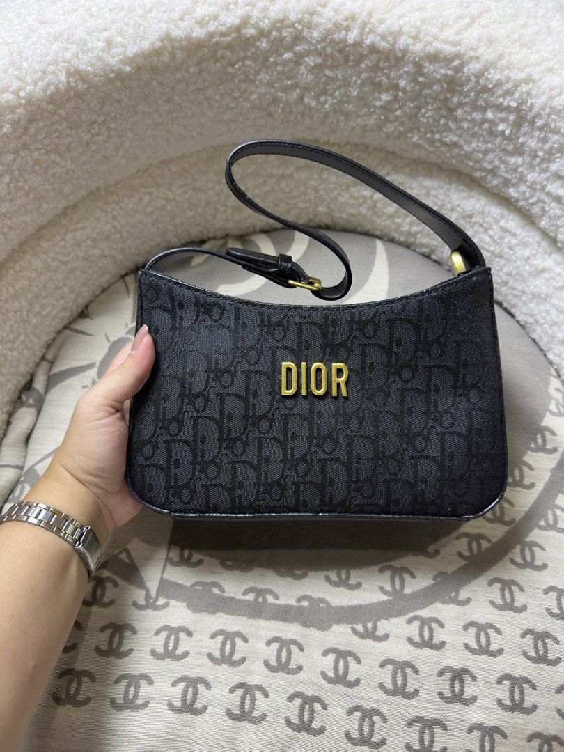 CD Kili/ Shoulder Bag (Category: Shoulder Bags) located in Binmaley. Submitted by amayscollections (Listing ID 1462481134, Image 2). Description: N€w Arr!val $ale @üthent!c qual. Coded D!0r Kili/Shoulder Bag✨ Instock/Onhand✅ ₱6** nalang pay 1st add 70 C0D ✅💸 with box & dustbag prettiest & cutest in person ses no joke❣️ Pm 📩 Disclaimer: ‼️ This Page is not Associated or Affiliated with any of this following brands. For resell purpose only. We do