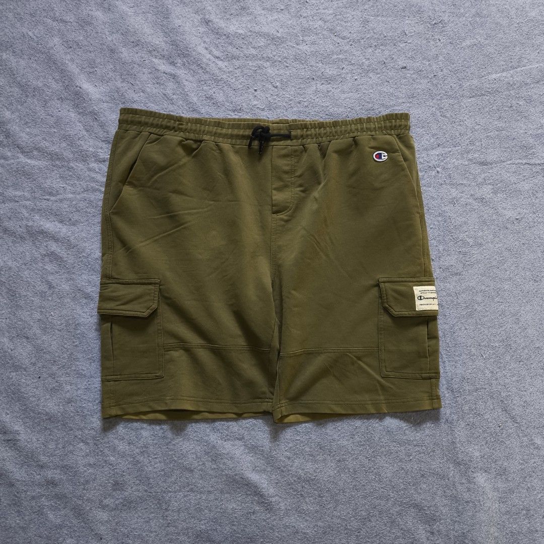 Champion Cargo Sweat Short (Category: Shorts) located in Manila. Submitted by shykes_26 (Listing ID 1462550709, Image 2). Description: Dimensions: Waist: 38-46 Length: 19.5 Hem: 11 Issues: None.