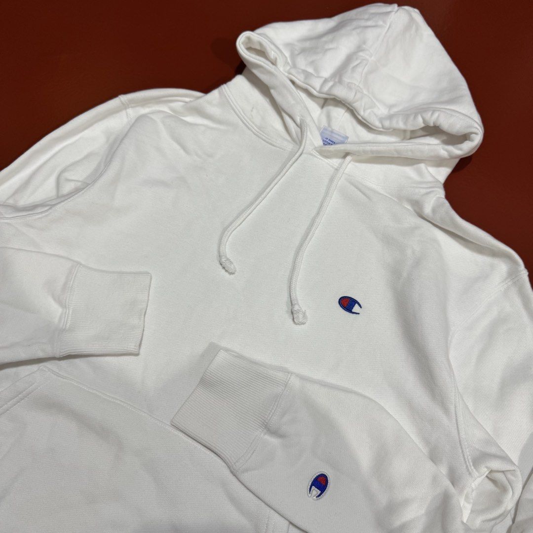 CHAMPION HOODIE (Category: Hoodies) located in Pasig City. Submitted by buzzthrifty (Listing ID 1462619065, Image 3). Description: SIZE S-M MEN M-L WOMEN 21x25 EXCELLENT TO NEW WASH KONTI .