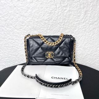 (Category: ) located in . Submitted by collynluxurybag (Listing ID 1462598069, Image 1). Description: .