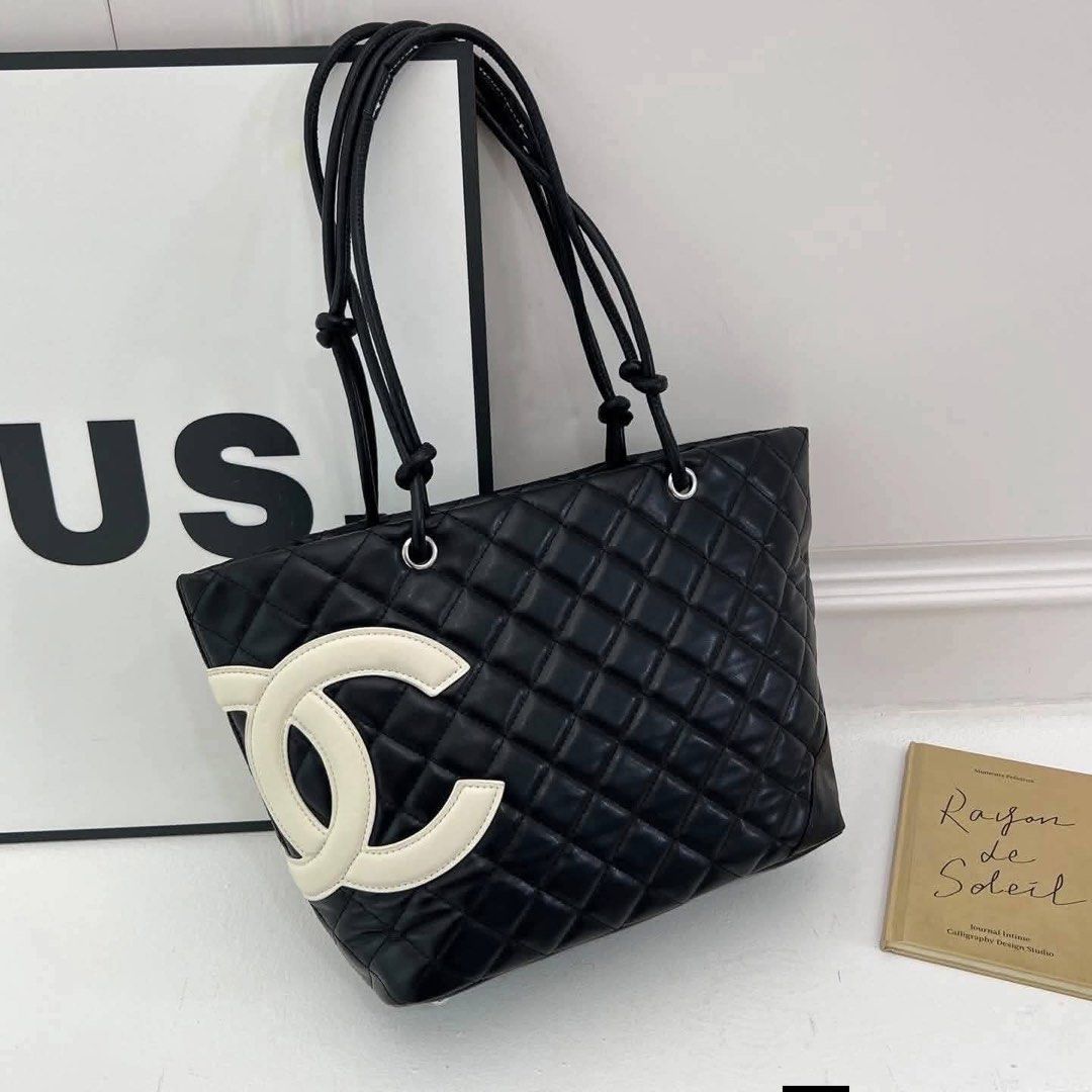 ✨Chanel 2in1 Totebag✨ (Category: Shoulder Bags) located in Manila. Submitted by lovely_girl18 (Listing ID 1462627715, Image 3). Description: New Stock with this Chanel 2in1 Totebag!!! .
