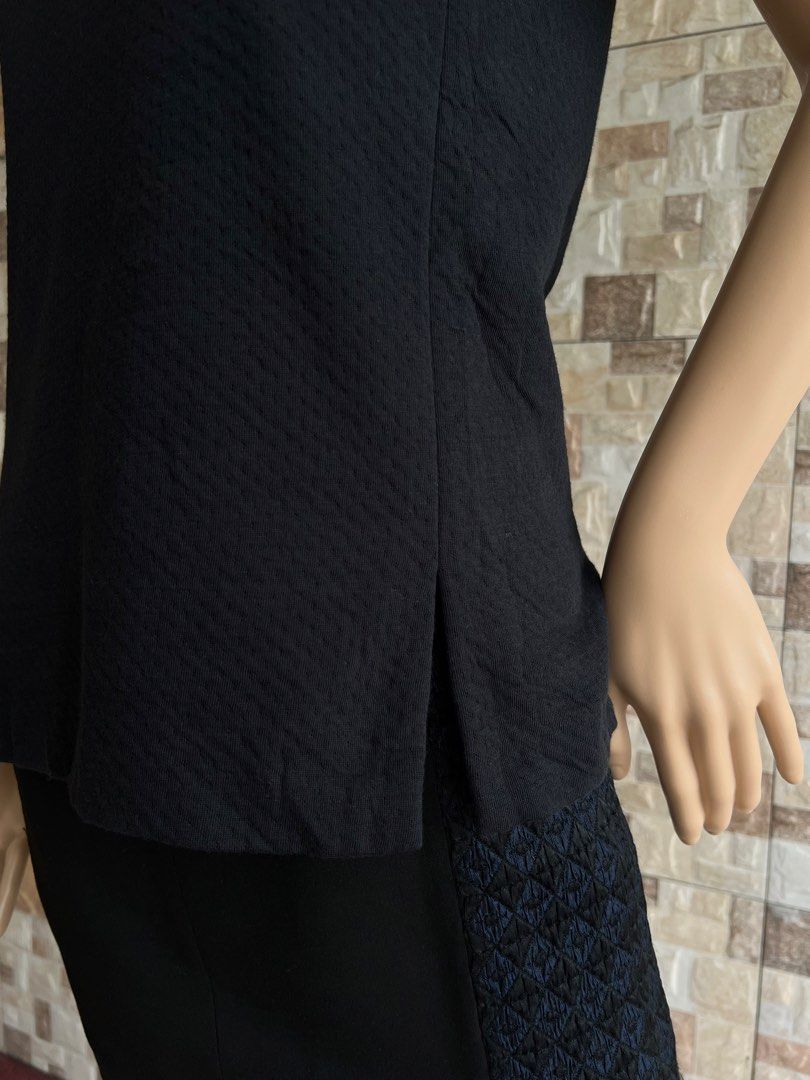 CHANEL - UNIFORM T SHIRT (Category: Shirts) located in Bacolod City. Submitted by timelessbyjosh (Listing ID 1460250589, Image 2). Description: BEST FOR CASUAL OUTFITS SIZE : 36 ACTUAL COLOR : BLACK COLOR RATE : 10 OUT OF 10 CONDITION : NEAR NEW MATERIAL : 59 % POLYESTER & 41 % COTTON MADE IN : CHINA FLAWS : NONE DIMENSIONS LENGTH - 24 WIDTH - 17 MEASUREMENT TAKEN WHILE LAYING FLAT. PLEASE COMPARE THE MEASUREMENT WITH YOUR GARMENT. .