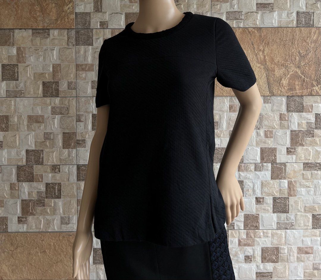 CHANEL - UNIFORM T SHIRT (Category: Shirts) located in Bacolod City. Submitted by timelessbyjosh (Listing ID 1460250589, Image 1). Description: BEST FOR CASUAL OUTFITS SIZE : 36 ACTUAL COLOR : BLACK COLOR RATE : 10 OUT OF 10 CONDITION : NEAR NEW MATERIAL : 59 % POLYESTER & 41 % COTTON MADE IN : CHINA FLAWS : NONE DIMENSIONS LENGTH - 24 WIDTH - 17 MEASUREMENT TAKEN WHILE LAYING FLAT. PLEASE COMPARE THE MEASUREMENT WITH YOUR GARMENT. .