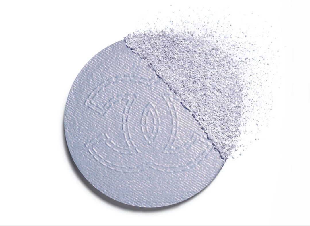 Chanel Coco Denim Illuminating Powder (Category: Makeup) located in Pasay City. Submitted by trendystash (Listing ID 1462503885, Image 1). Description: Brand new tester 7,5 grams product For the DENIM makeup collection, the CHANEL Makeup Creation Studio and COMÈTES COLLECTIVE member Valentina Li present a new way to wear denim—as makeup. They have drawn from its universal aesthetic to create a timeless look. COCO DENIM, an exclusive creation, enh