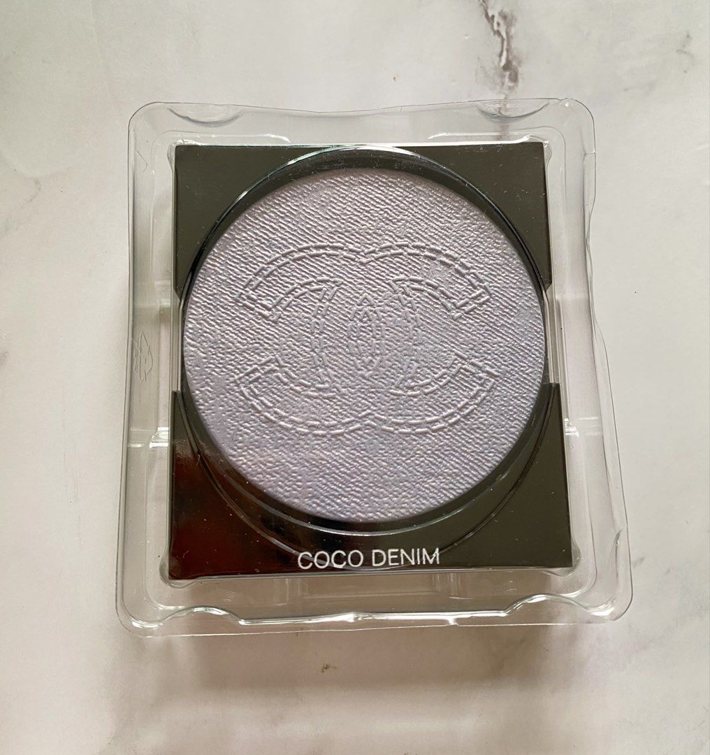Chanel Coco Denim Illuminating Powder (Category: Makeup) located in Pasay City. Submitted by trendystash (Listing ID 1462503885, Image 3). Description: Brand new tester 7,5 grams product For the DENIM makeup collection, the CHANEL Makeup Creation Studio and COMÈTES COLLECTIVE member Valentina Li present a new way to wear denim—as makeup. They have drawn from its universal aesthetic to create a timeless look. COCO DENIM, an exclusive creation, enh