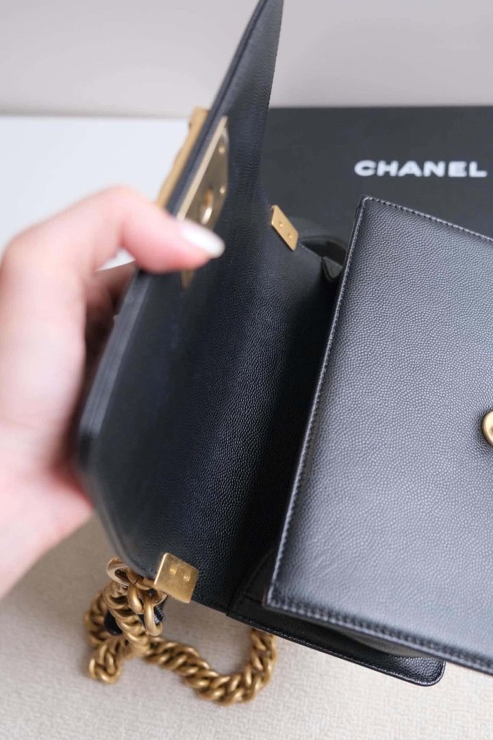 Chanel Le Boy Small ( 2022 code chip ) (Category: Luxury Bags & Wallets) located in Paranaque City. Submitted by minapriveeph (Listing ID 1462527959, Image 2). Description: Size 12 x 20.5 x 8.5cm Gold hardware Black caviar 198000php ( Slightly negotiate ) （ Retail price right now at 6900usd ) Mode of payment : Cash or Transfer Gcash / Ph Bank. Inclusions: Box + Bag + Dustbag + free Entrupy certificate. .