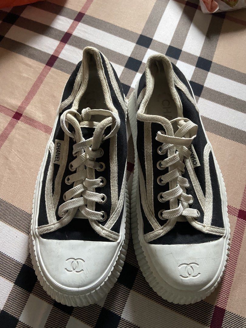 Chanel shoes (Category: Sneakers) located in Calamba. Submitted by mj_sotto22 (Listing ID 1462494968, Image 1). Description: Chanel shoes konting Linis lang .